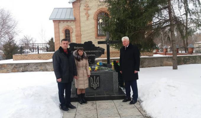 ДЕНЬ ГЕРОЇВ НЕБЕСНОЇ СОТНІ АБО ПАМ’ЯТІ ТИХ, ХТО НЕ ПОВЕРНУВСЯ ДОДОМУ… ДЕНЬ ГЕРОЇВ НЕБЕСНОЇ СОТНІ АБО ПАМ’ЯТІ ТИХ, ХТО НЕ ПОВЕРНУВСЯ ДОДОМУ…