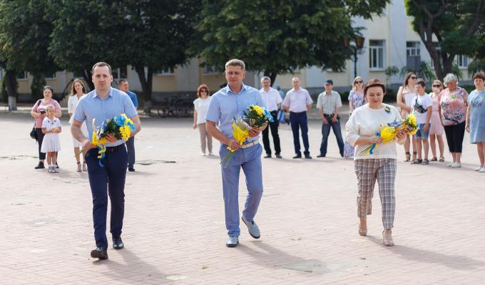 В Старобільську проведено урочистий захід до Дня Конституції України В Старобільську проведено урочистий захід до Дня Конституції України