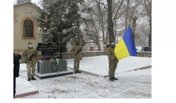 День вшанування пам'яті захисників, які тримали оборону Донецького аеропорту День вшанування пам'яті захисників, які тримали оборону Донецького аеропорту