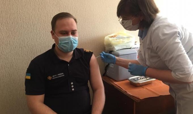 Вакцинація від COVID-19 залишається єдиним шансом зупинити пандемію та уникнути нових локдаунів Вакцинація від COVID-19 залишається єдиним шансом зупинити пандемію та уникнути нових локдаунів