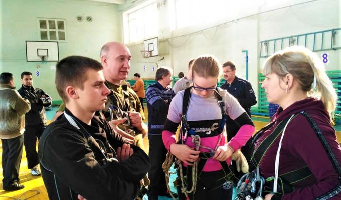 "Підготовка команд учнівської молоді до змагань з пішохідного туризму" "Підготовка команд учнівської молоді до змагань з пішохідного туризму"