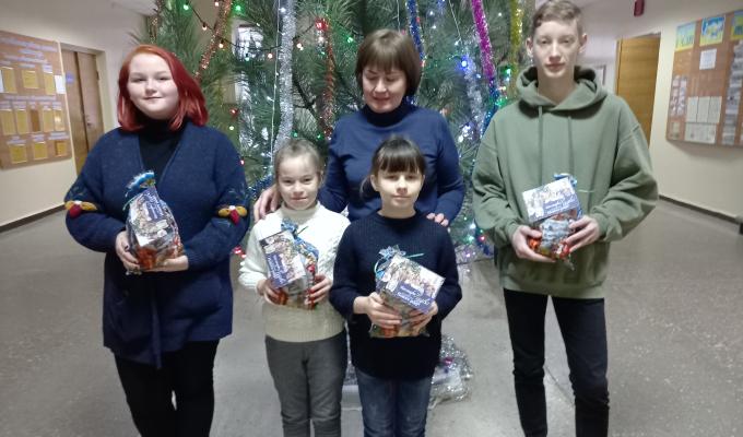 ВІТАННЯ ДІТЕЙ З НОВОРІЧНИМИ ТА РІЗДВЯНИМИ СВЯТАМИ ВІТАННЯ ДІТЕЙ З НОВОРІЧНИМИ ТА РІЗДВЯНИМИ СВЯТАМИ