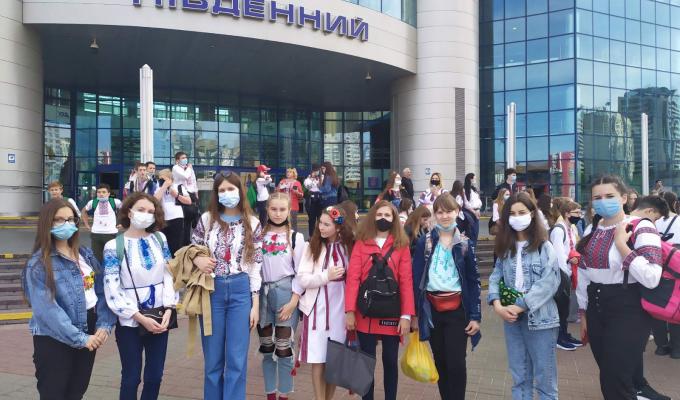 У Канів до Великого Тараса У Канів до Великого Тараса