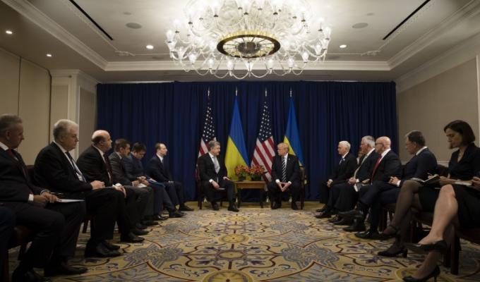 Президент України Петро Порошенко відстоює інтереси жителів Східної України Президент України Петро Порошенко відстоює інтереси жителів Східної України