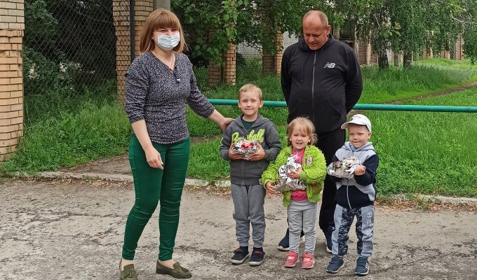 Маленьких жителів Новопсковської та Білолуцької громад привітали з Міжнародним днем захисту дітей Маленьких жителів Новопсковської та Білолуцької громад привітали з Міжнародним днем захисту дітей