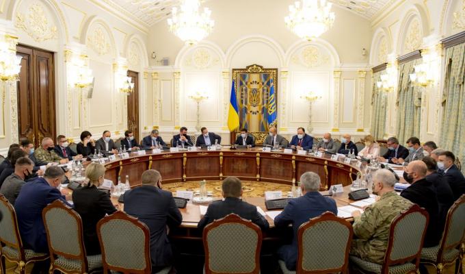 На засіданні РНБО Президент України дав доручення невідкладно зареєструвати у Верховній Раді законопроект, у якому передбачається відновлення доброчесності судочинства у Конституційному Суді На засіданні РНБО Президент України дав доручення невідкладно зареєструвати у Верховній Раді законопроект, у якому передбачається відновлення доброчесності судочинства у Конституційному Суді