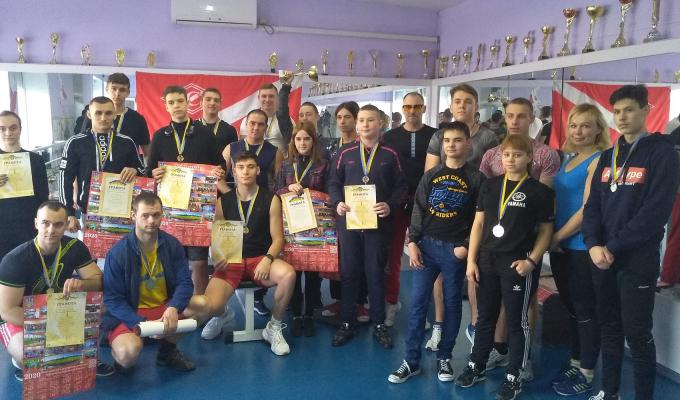 Жим лежачі на Старобільщині Жим лежачі на Старобільщині