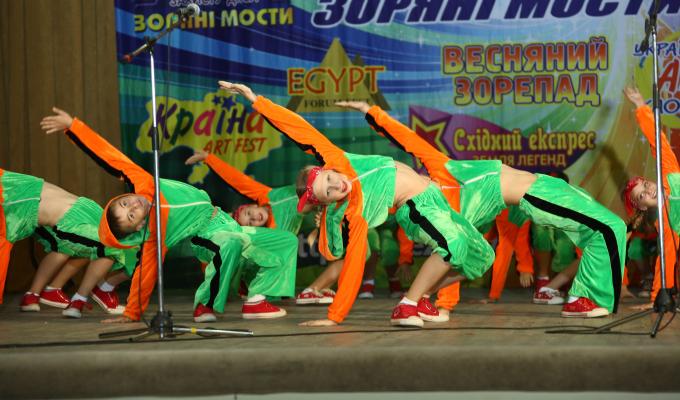 Всеукраїнський фестиваль-конкурс «Зоряні мости» Всеукраїнський фестиваль-конкурс «Зоряні мости»