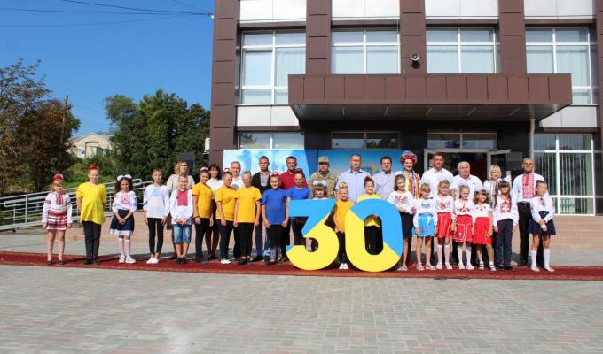 Громади Старобільського району відзначили 30-у річницю Незалежності України Громади Старобільського району відзначили 30-у річницю Незалежності України