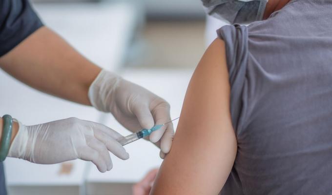 43% дорослого населення Старобільського району вакциновано від COVID-19 (Інфографіка) 43% дорослого населення Старобільського району вакциновано від COVID-19 (Інфографіка)