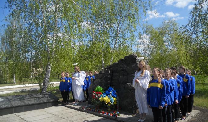 В Старобільську відбувся мітинг-реквієм до річниці Чорнобильської трагедії В Старобільську відбувся мітинг-реквієм до річниці Чорнобильської трагедії