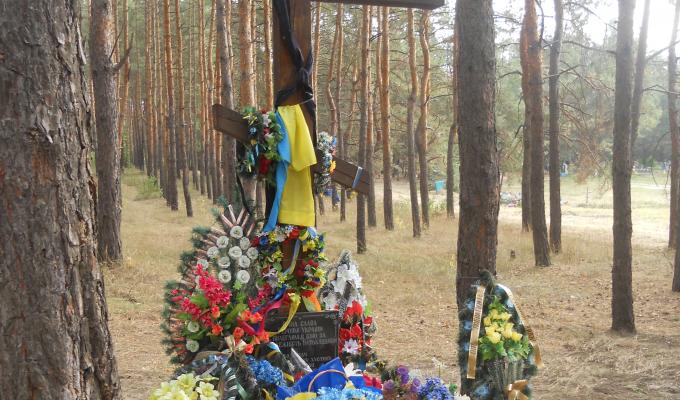 Молебень та покладання квітів пам’яті захисників України, які загинули під м. Щастя Молебень та покладання квітів пам’яті захисників України, які загинули під м. Щастя