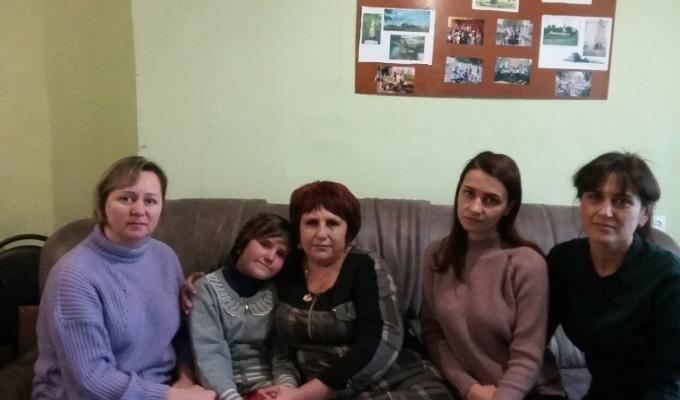 ІЗ ЗАКЛАДУ У РОДИНУ