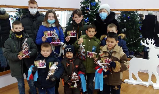 На Новопсковщині привітали з Новим роком діточок в прийомних сім’ях На Новопсковщині привітали з Новим роком діточок в прийомних сім’ях