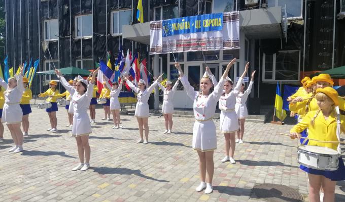 17 травня, відбувся районний фестиваль, присвячений Дню української вишиванки та Дню Європи. 17 травня, відбувся районний фестиваль, присвячений Дню української вишиванки та Дню Європи.