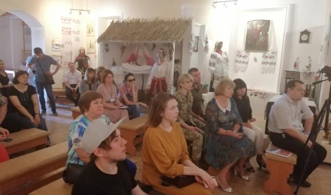 Історична лекція та демонстрація документальних фільмів про участь мешканців Донбасу в розвитку українського суспільства Історична лекція та демонстрація документальних фільмів про участь мешканців Донбасу в розвитку українського суспільства