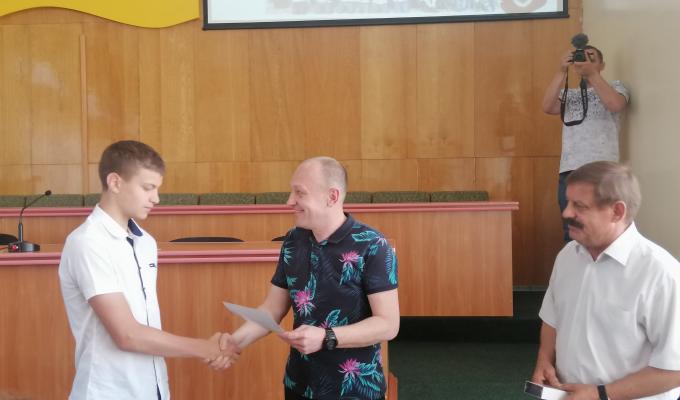 ВІДБУЛАСЯ ЗУСТРІЧ ГОЛІВ СТАРОБІЛЬСЬКОЇ РАЙОННОЇ ДЕРЖАВНОЇ АДМІНІСТРАЦІЇ ЄВГЕНА ПОГОРЄЛОГО ТА РАЙОННОЇ РАДИ МИКОЛИ КУЛАЧКИ З ОБДАРОВАНИМИ УЧНЯМИ ВІДБУЛАСЯ ЗУСТРІЧ ГОЛІВ СТАРОБІЛЬСЬКОЇ РАЙОННОЇ ДЕРЖАВНОЇ АДМІНІСТРАЦІЇ ЄВГЕНА ПОГОРЄЛОГО ТА РАЙОННОЇ РАДИ МИКОЛИ КУЛАЧКИ З ОБДАРОВАНИМИ УЧНЯМИ