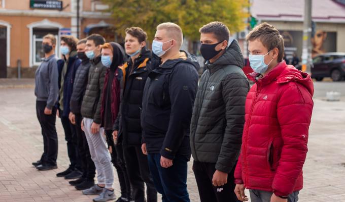 В Старобільську відбулися проводи десяти призовників осіннього призову 2021 року В Старобільську відбулися проводи десяти призовників осіннього призову 2021 року