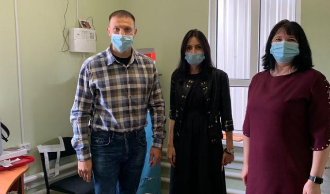 У Старобільський ЦПМСД передали мобільний кондиціонер для центру вакцинації У Старобільський ЦПМСД передали мобільний кондиціонер для центру вакцинації