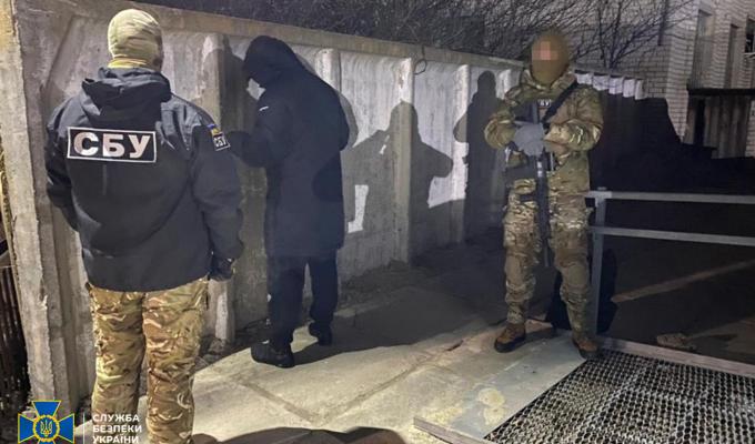 СБУ затримала колишнього ватажка так званого «спецпідрозділу МДБ ЛНР», який брав участь у захоплені Луганського аеропорту СБУ затримала колишнього ватажка так званого «спецпідрозділу МДБ ЛНР», який брав участь у захоплені Луганського аеропорту