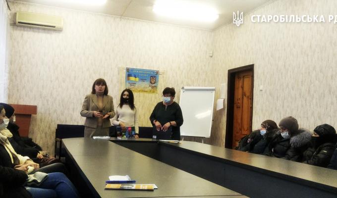 Провели семінар "Що таке послуга патронату, прийомні сім’ї та дитячі будинки сімейного типу" Провели семінар "Що таке послуга патронату, прийомні сім’ї та дитячі будинки сімейного типу"