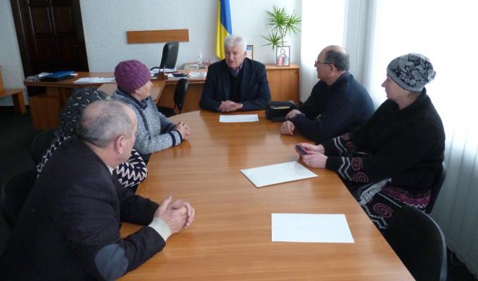 Робоча зустріч голови Старобільської райдержадміністрації Анатолія Гаркавого з ініціативною групою від громади Курячівської сільської ради Робоча зустріч голови Старобільської райдержадміністрації Анатолія Гаркавого з ініціативною групою від громади Курячівської сільської ради