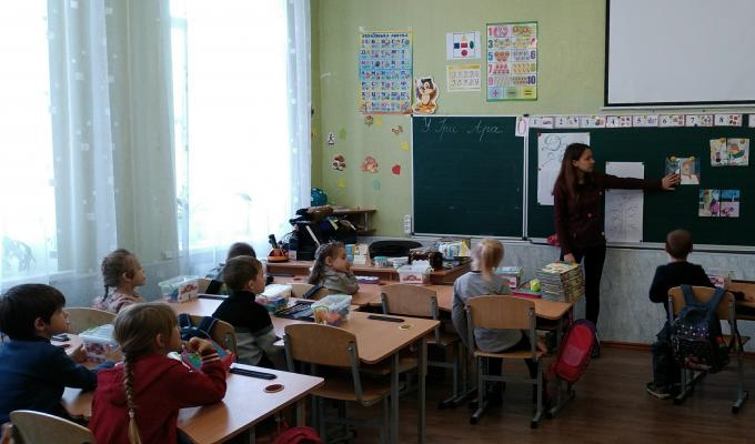 Година спілкування «Дерево міцне корінням, а людина - друзями» Година спілкування «Дерево міцне корінням, а людина - друзями»