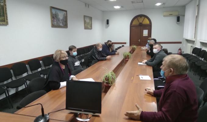 КРУГЛИЙ СТІЛ ІЗ БУДІВЕЛЬНИКАМИ КРУГЛИЙ СТІЛ ІЗ БУДІВЕЛЬНИКАМИ