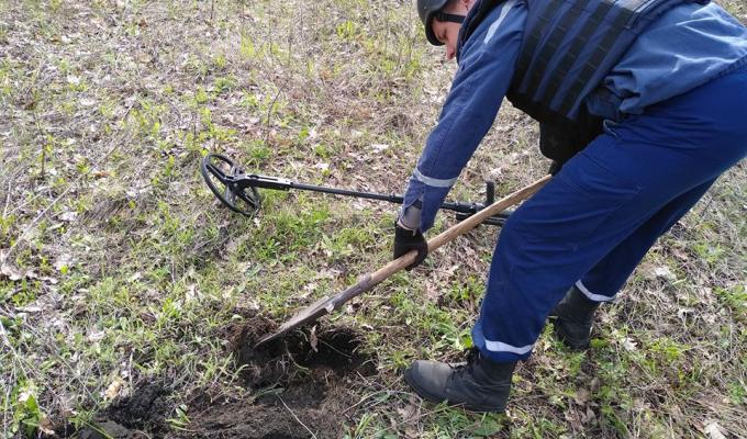 Піротехніками на Луганщині виявлено та знищено вісім вибухонебезпечних предметів Піротехніками на Луганщині виявлено та знищено вісім вибухонебезпечних предметів