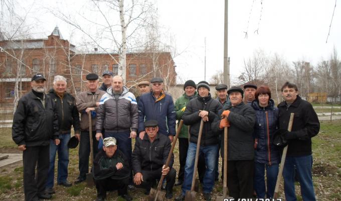 Прибирання біля пам’ятного знаку Прибирання біля пам’ятного знаку