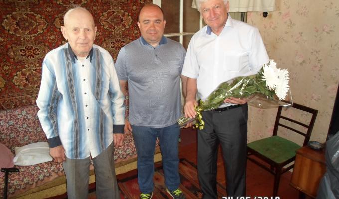 Голова Старобільської РДА привітав с 99 річчям ветерана Другої світової війни Зарубіна Василя Борисовича