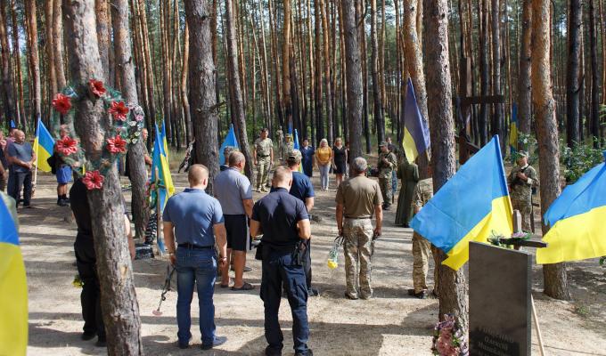Громади Старобільського району вшанували пам'ять захисників, які загинули за незалежність та свободу України