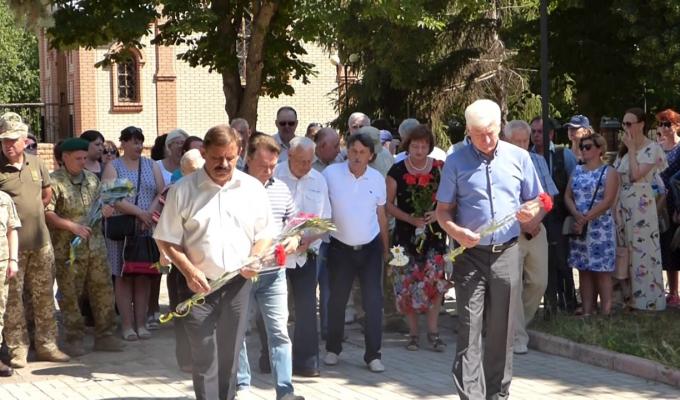 Покладання квітів до Вічного вогню та пам'ятного знаку Покладання квітів до Вічного вогню та пам'ятного знаку