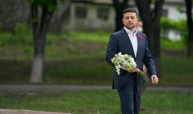 Президент на українсько-російському кордоні вшанував пам'ять загиблих у Другій світовій війні Президент на українсько-російському кордоні вшанував пам'ять загиблих у Другій світовій війні
