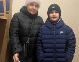 В гуманітарному хабі Старобільської РВА у Києві надається гуманітарна допомога для ВПО з Луганської області