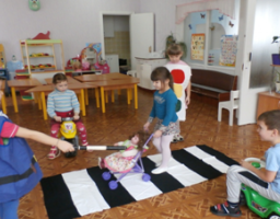 В загальноосвітніх та дошкільних навчальних закладах Старобільського району проводились два місячники: «Дитина йде до школи» та «Увага! Діти - на дорозі!»