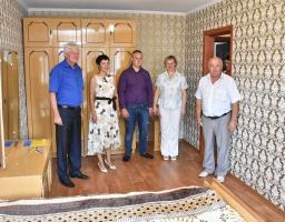ПРИВІТАННЯ ОСІБ З ЧИСЛА ДІТЕЙ-СИРІТ З ОТРИМАННЯМ ЖИТЛА