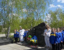 В Старобільську відбувся мітинг-реквієм до річниці Чорнобильської трагедії