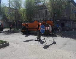 В Старобільському районі продовжуються ремонтні роботи аварійних ділянок доріг з твердим покриттям