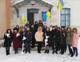 До 100-ї річниці Дня Соборності України мешканці Старобільщини проводять акцію «Міст з’єднання»