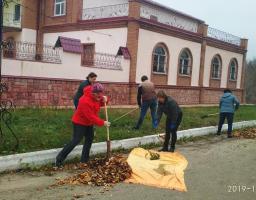 Працівники КУ «Терцентр» прийняли активну участь у прибиранні та благоустрію прилеглих територій міста