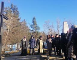 Покладанні квітів та панахида за жертвами Голодомору