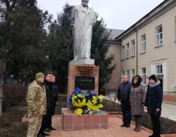 21 січня 2020 року, на центральній площі міста Старобільськ з нагоди Дня Соборності України відбулося покладання квітів до пам’ятника Тарасові Шевченку