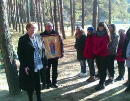 Передача духовенству ікони Покрови Пресвятої Богородиці