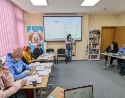 У гуманітарному хабі Старобільської РДА відбувся тренінг для працівників, які працюють з ВПО.